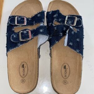 Resort sandals size 10